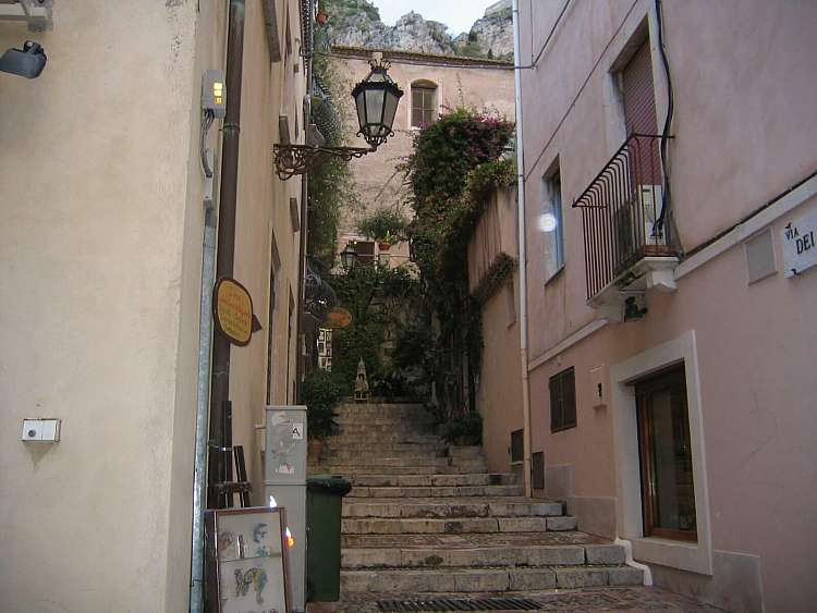 € 425 Self drive a Palermo e Taormina - 7 giorni / 6 notti